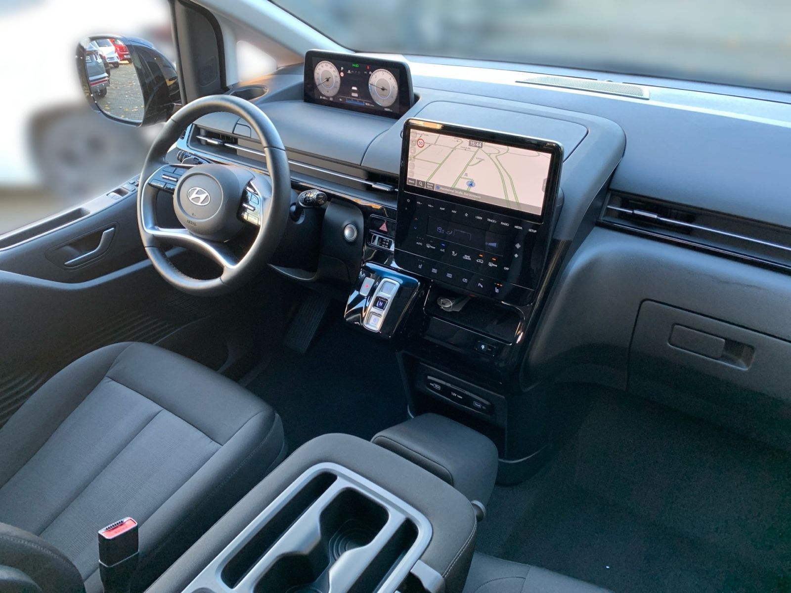 Fahrzeugabbildung Hyundai STARIA 2.2 CRDi Trend 8-AT 9-Sitzer ParkPak.