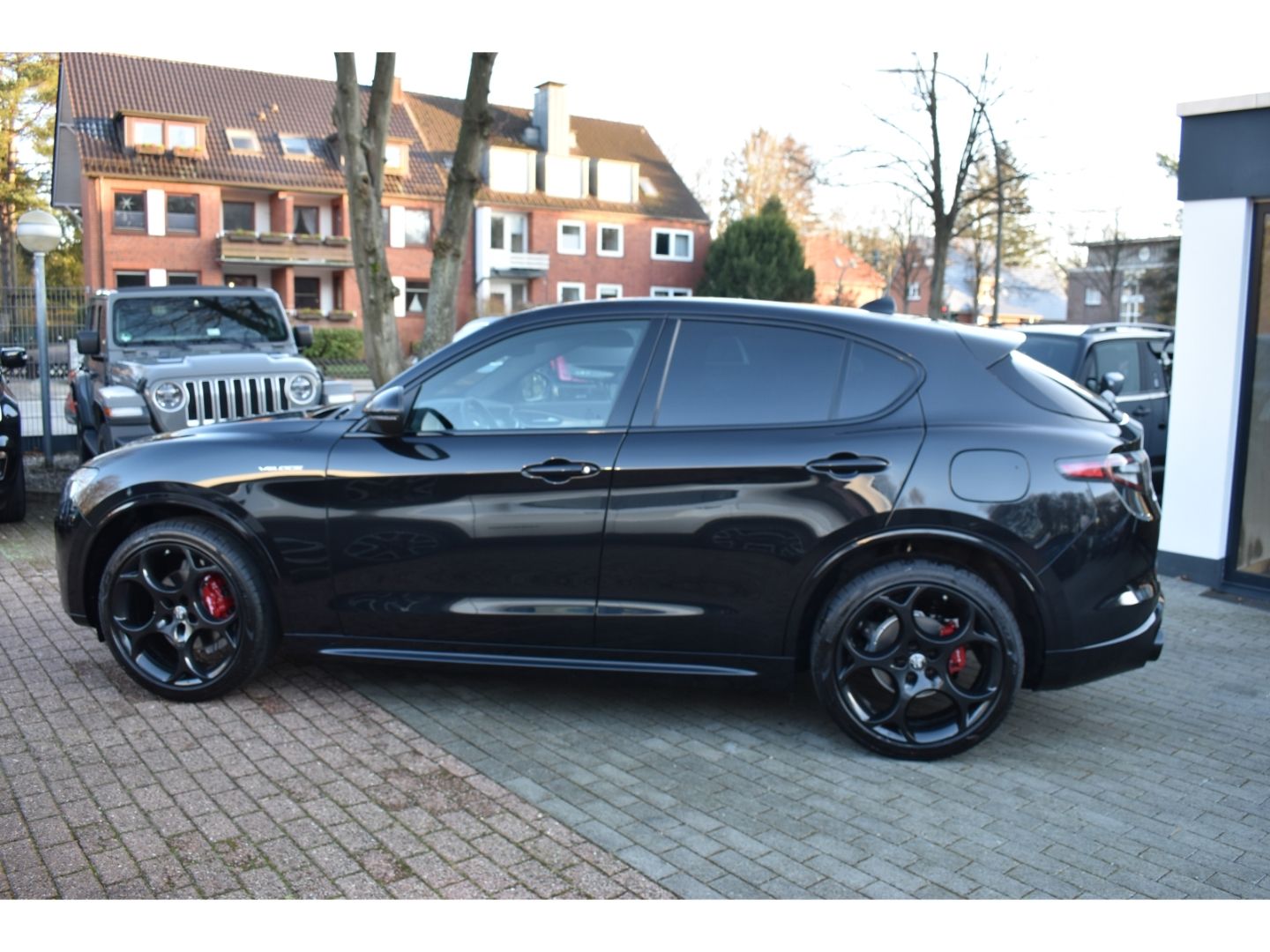 Fahrzeugabbildung Alfa Romeo Stelvio Veloce Q4 2.0 Turbo 16V - AHK - 21 Zoll-