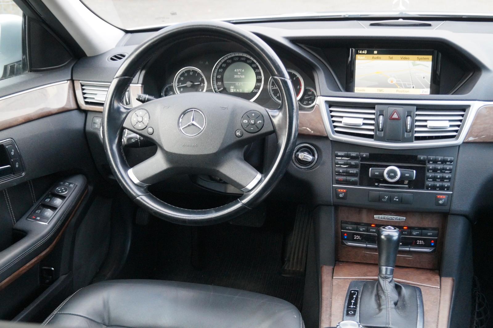 Mercedes-Benz E220 2011 — photo 12