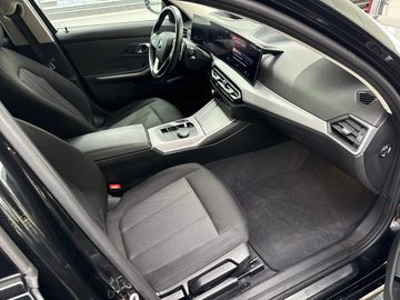 BMW 318i Touring Head-Up DAB LED RFK Tempomat Shz