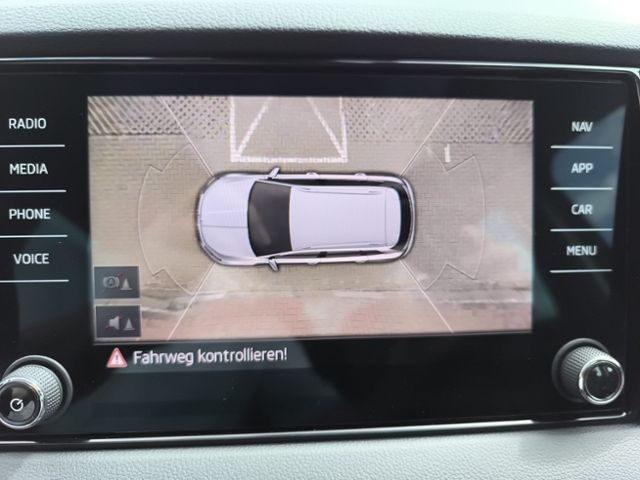 Fahrzeugabbildung SKODA Karoq 1.5 TSI DSG Selection Tour AHK PANO AREA-V