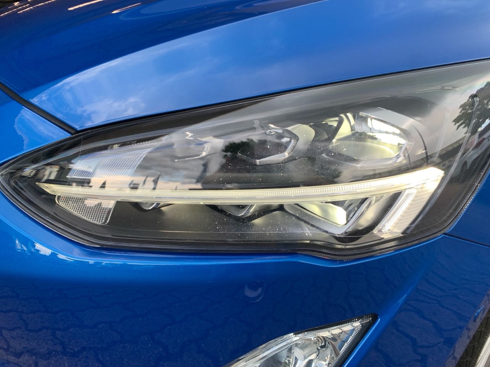 Fahrzeugabbildung Ford Focus Turnier 1.0 EcoBoost Hybrid Titanium X S/S