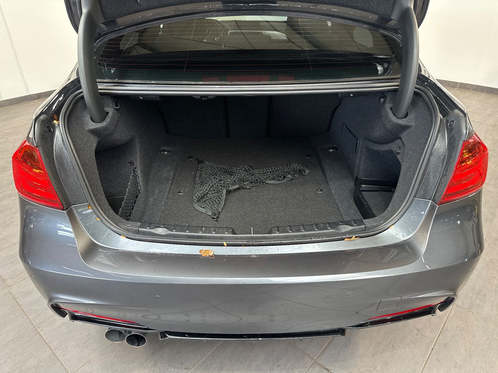 Fahrzeugabbildung BMW 320d Limousine M-Sport Aut. NAV+XENON+SHZ+PDC