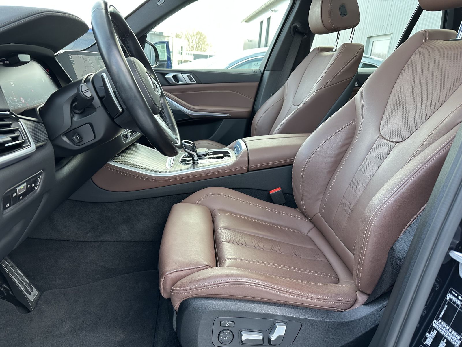 Fahrzeugabbildung BMW X5 M50i NAV+LASER+AHK+HEAD-UP+PANO+360°+ACC+21ZO