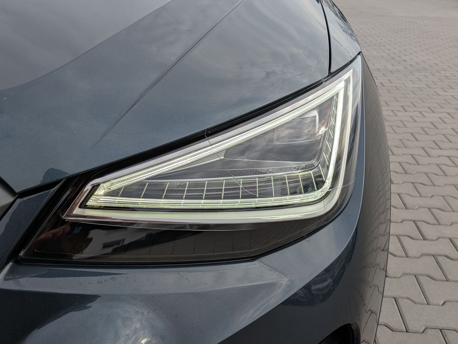 Fahrzeugabbildung SEAT Arona 1.0 TSI FR DSG AHK*ACC*LED*APP*DAB*KAMERA