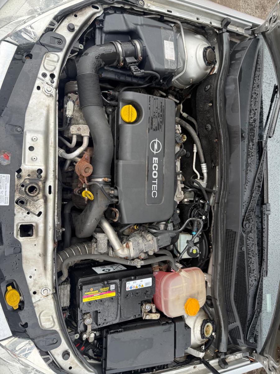 Opel Astra 2009 — photo 13