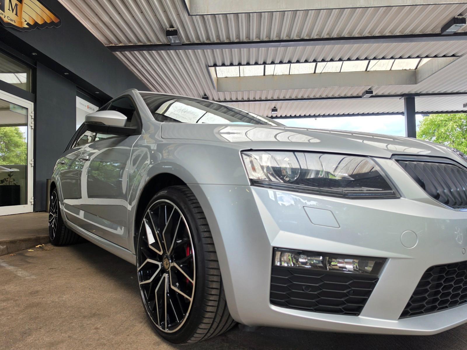 SKODA OCTAVIA COMBI RS DSG  220 ch BVA - GPS - SONORISATION CANTON - SIEGES CHAUFFANTS - CLIMATISATION AUTOMATIQUE - PHARES XENON