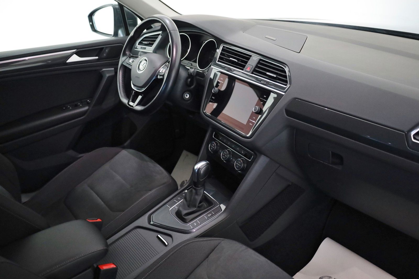 Fahrzeugabbildung Volkswagen Tiguan Highline Alcantara,Navi,LED,ACC,SH,PDC