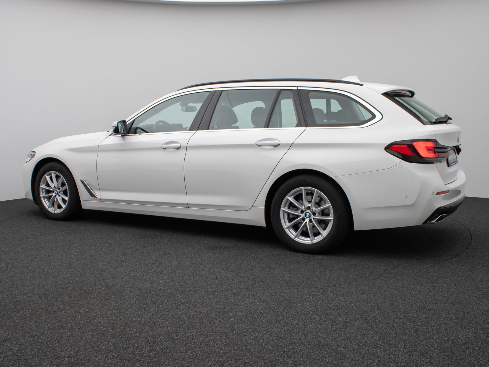 Fahrzeugabbildung BMW 520d Kamera DAB Leder Alarm Parkassistenzsystem