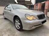 Mercedes-Benz 220 - Mercedes-Benz 220 aus 2001