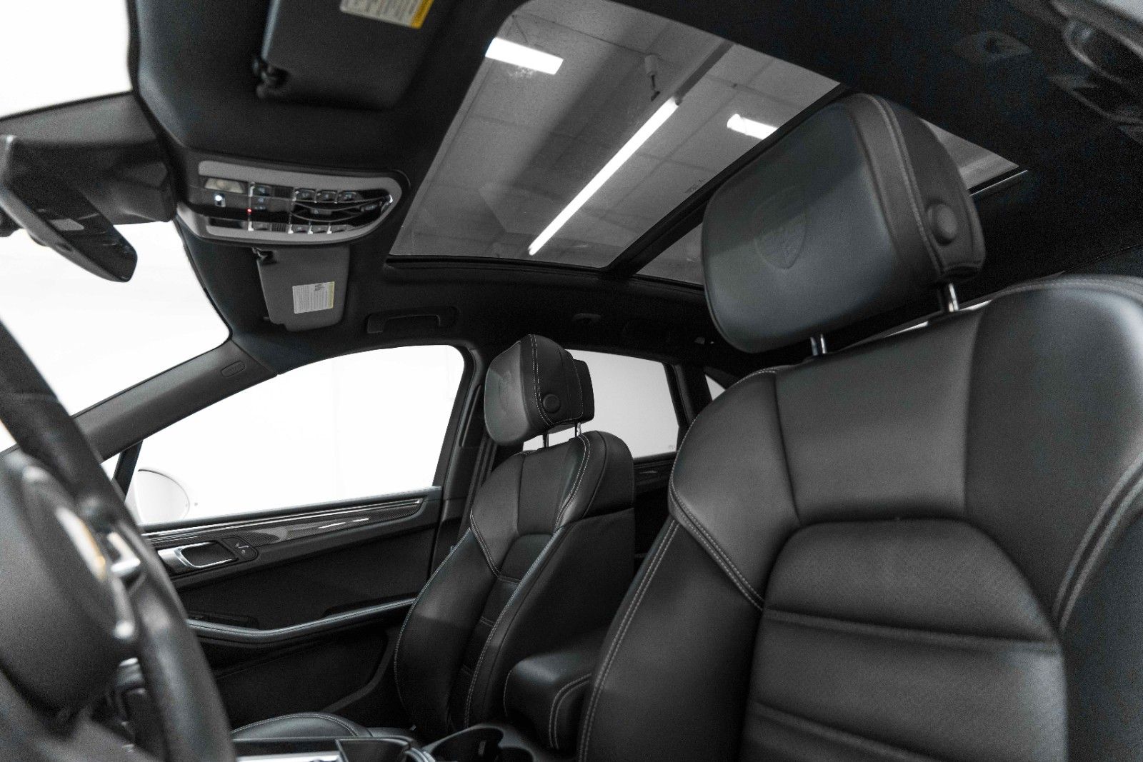 Fahrzeugabbildung Porsche Macan 2.0L ACC BOSE PANO PDLS KAM LED CARPLAY