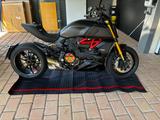 Ducati Diavel 1260S Dark Stealth schwarz / Rot