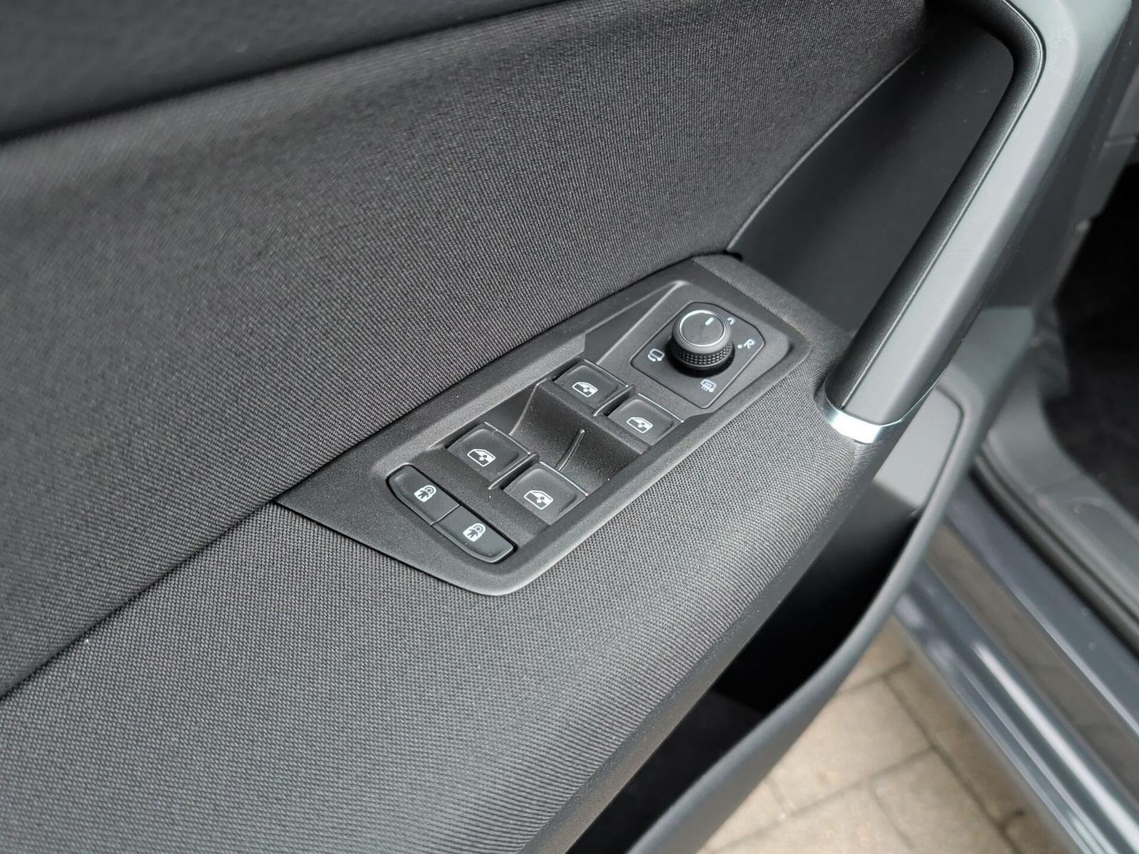 Volkswagen Touran 1.5 TSI High DSG 7Sitze+Standhzg+ACC+Kame, миниатюра 24