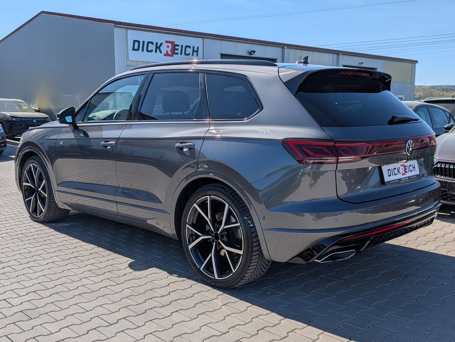 Fahrzeugabbildung Volkswagen Touareg 3.0TDI 4M R-Line VOLL Black 22" UPE 114T