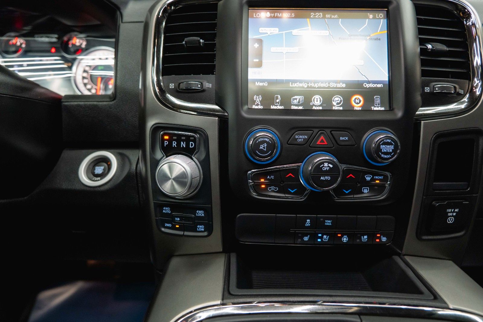 Fahrzeugabbildung Dodge RAM 5.7 V8 HEMI 4x4 Sport OFFROAD NightPaket 19%