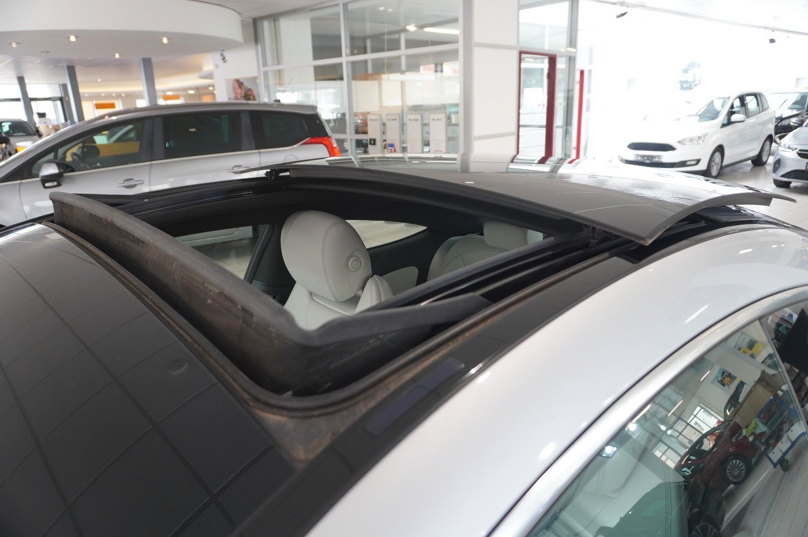 Fahrzeugabbildung Mercedes-Benz C 300 COUPE AMG LINE NAVI/LED/PANO./KAMERA/SPORT