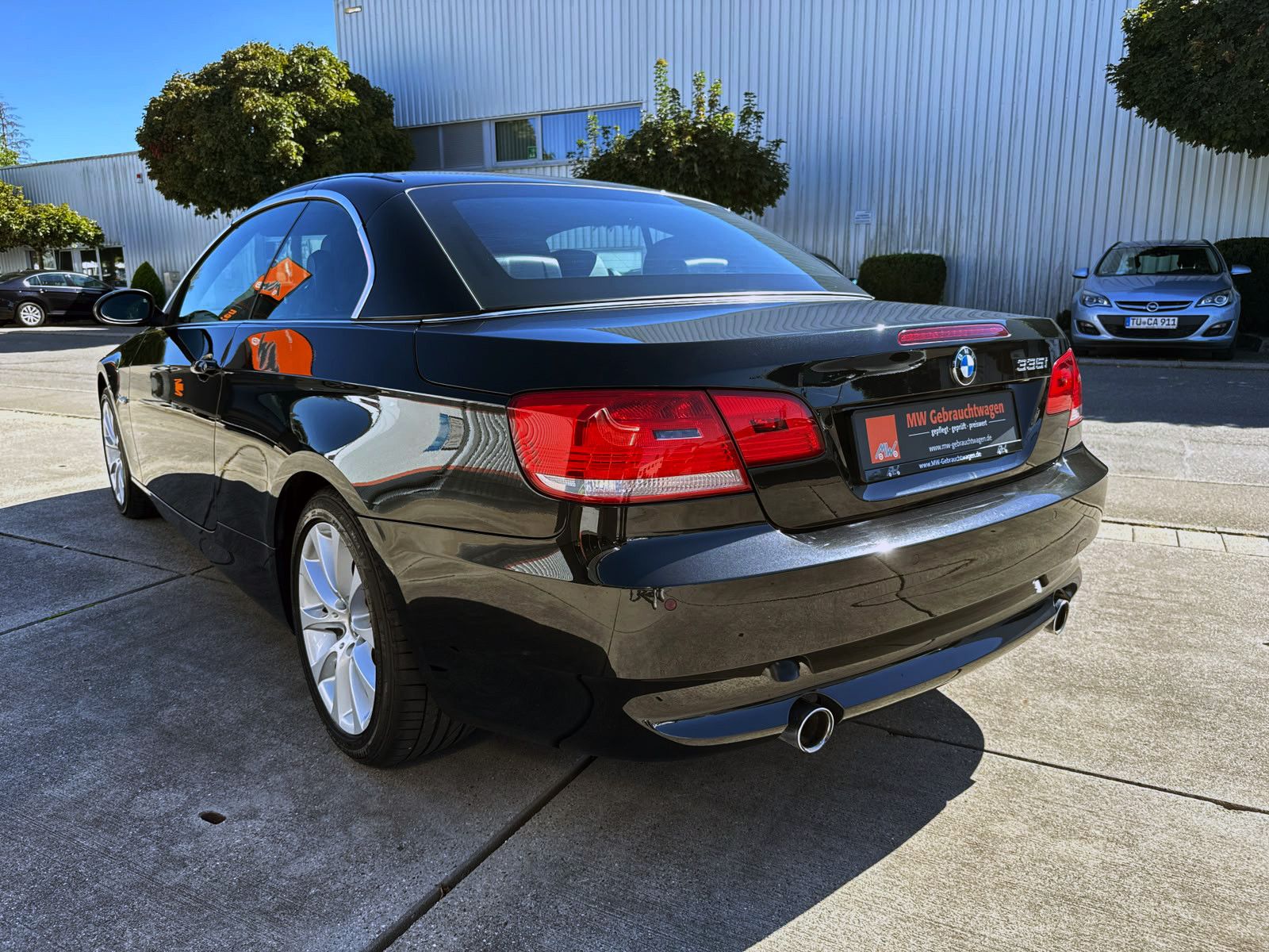 Fahrzeugabbildung BMW 335i E93 Cabrio Automatik PDC SHZ MEMORY NAV BT