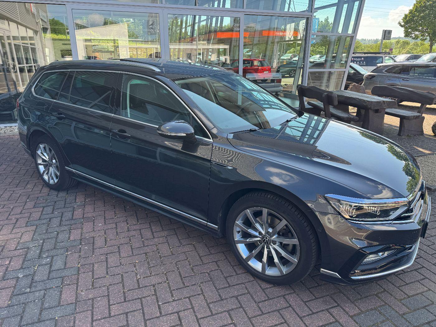 Volkswagen Passat Variant 2.0 TDI R-Line Elegance Matrix+Pa