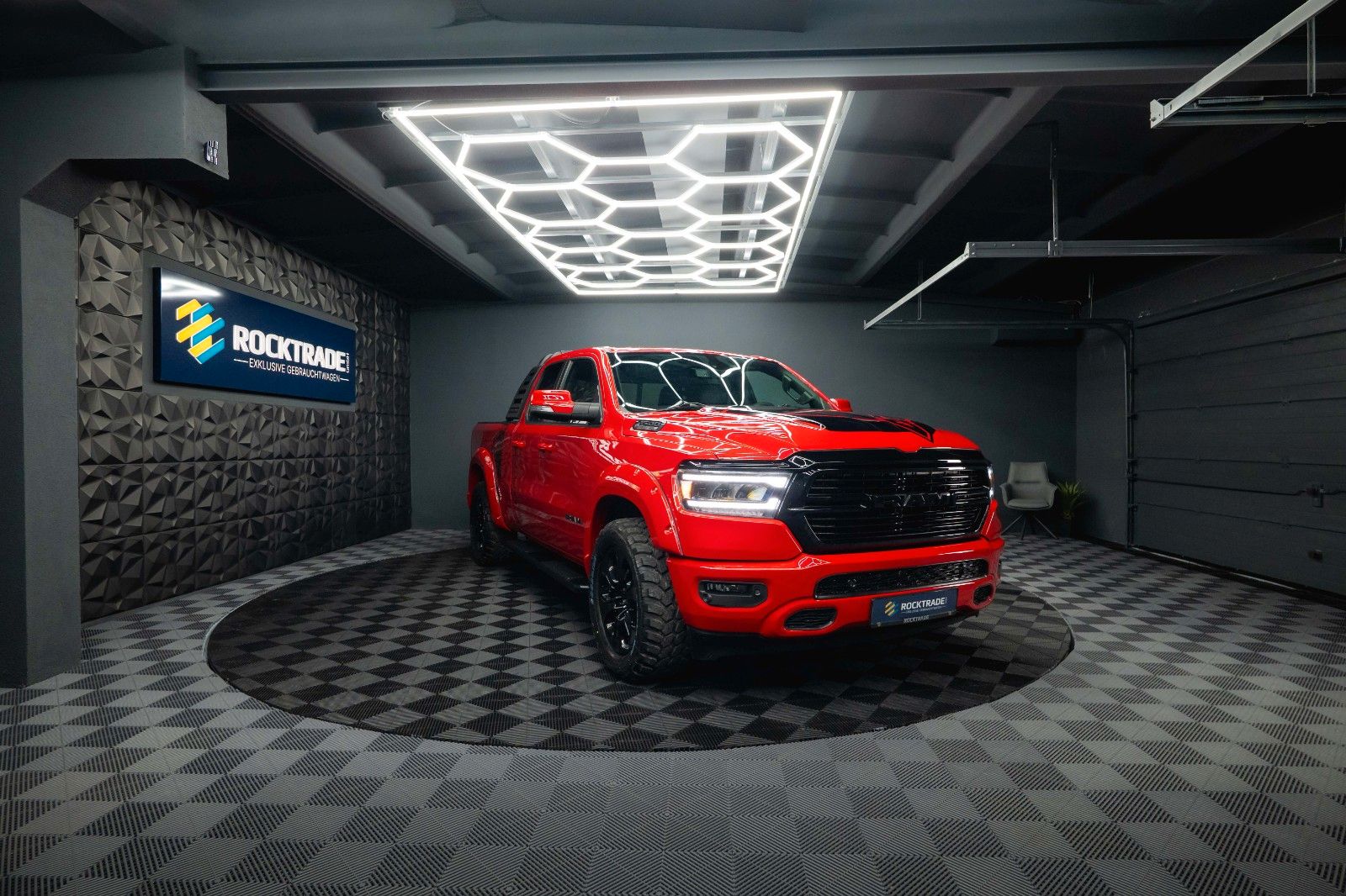 Fahrzeugabbildung Dodge RAM 5.7 V8 HEMI 4x4 OFFROAD Night-Paket *LED*19%