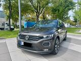 Volkswagen T-Roc 2.0 TSI DSG 4MOTION Sport Sport R Line  - VW T-Roc Gebrauchtwagen in München