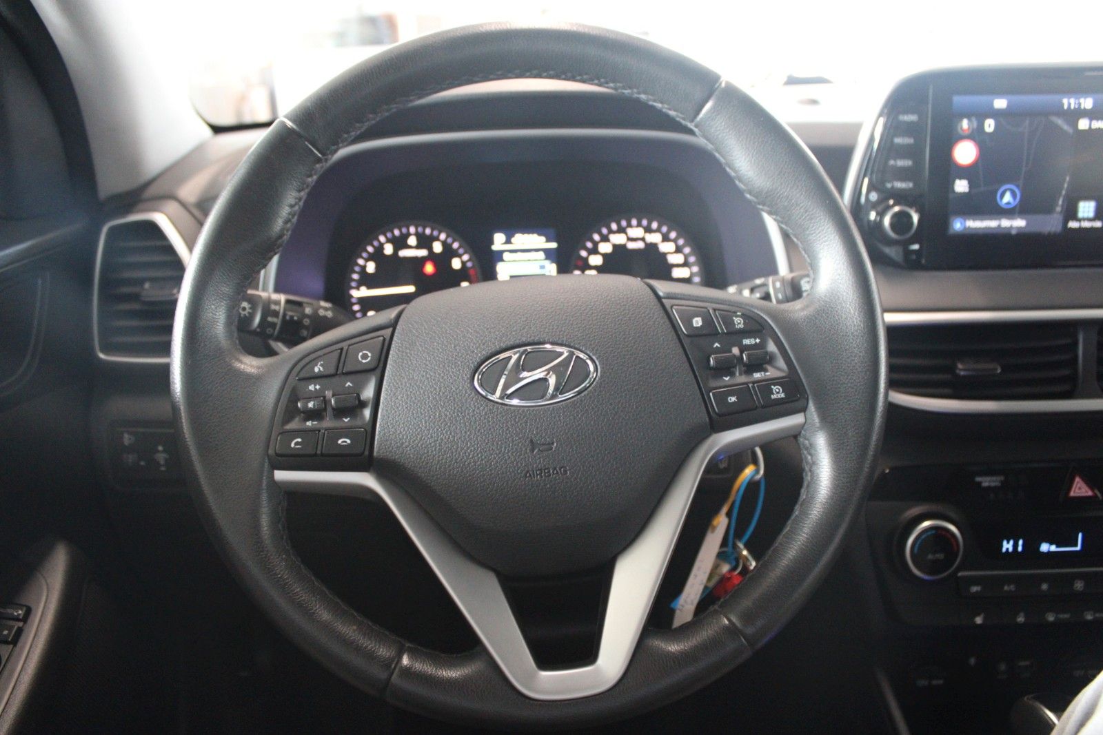 Fahrzeugabbildung Hyundai TUCSON STYLE Aut. NAVI AHK LED SHZ CAM uvm.