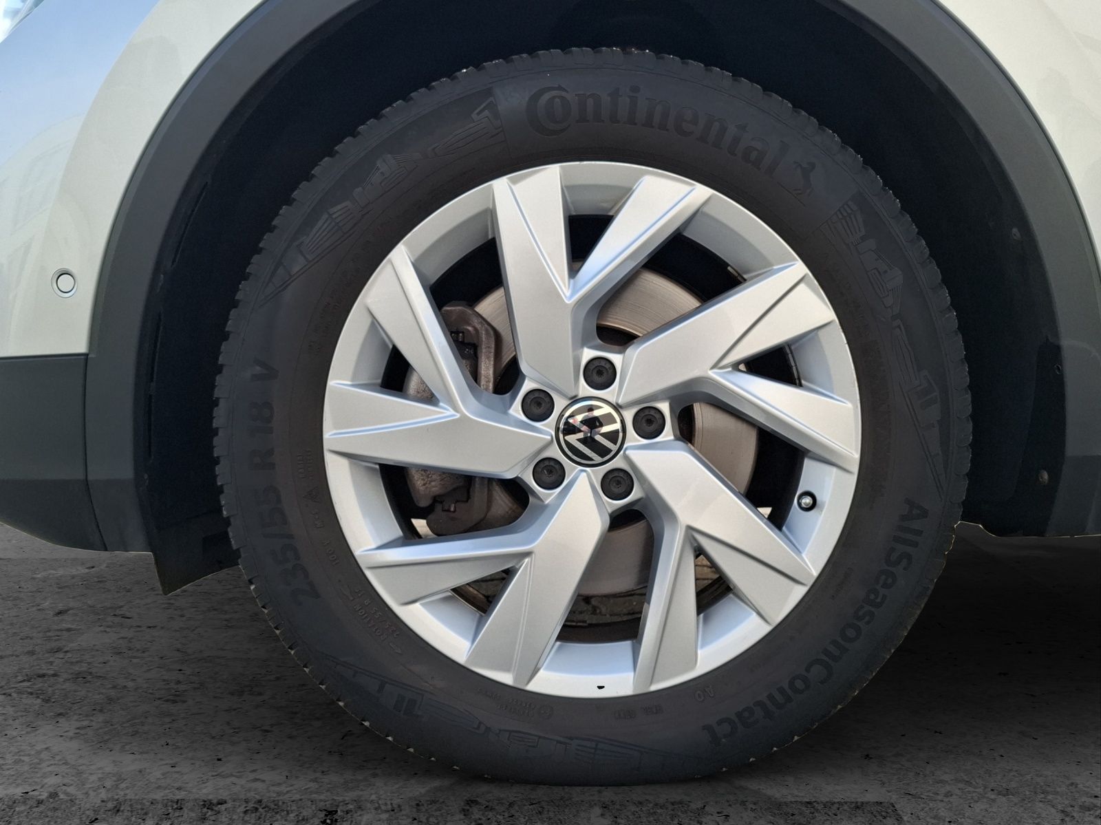 Fahrzeugabbildung Volkswagen Tiguan eHybrid Elegance DSG Matrix AHK Navi AID