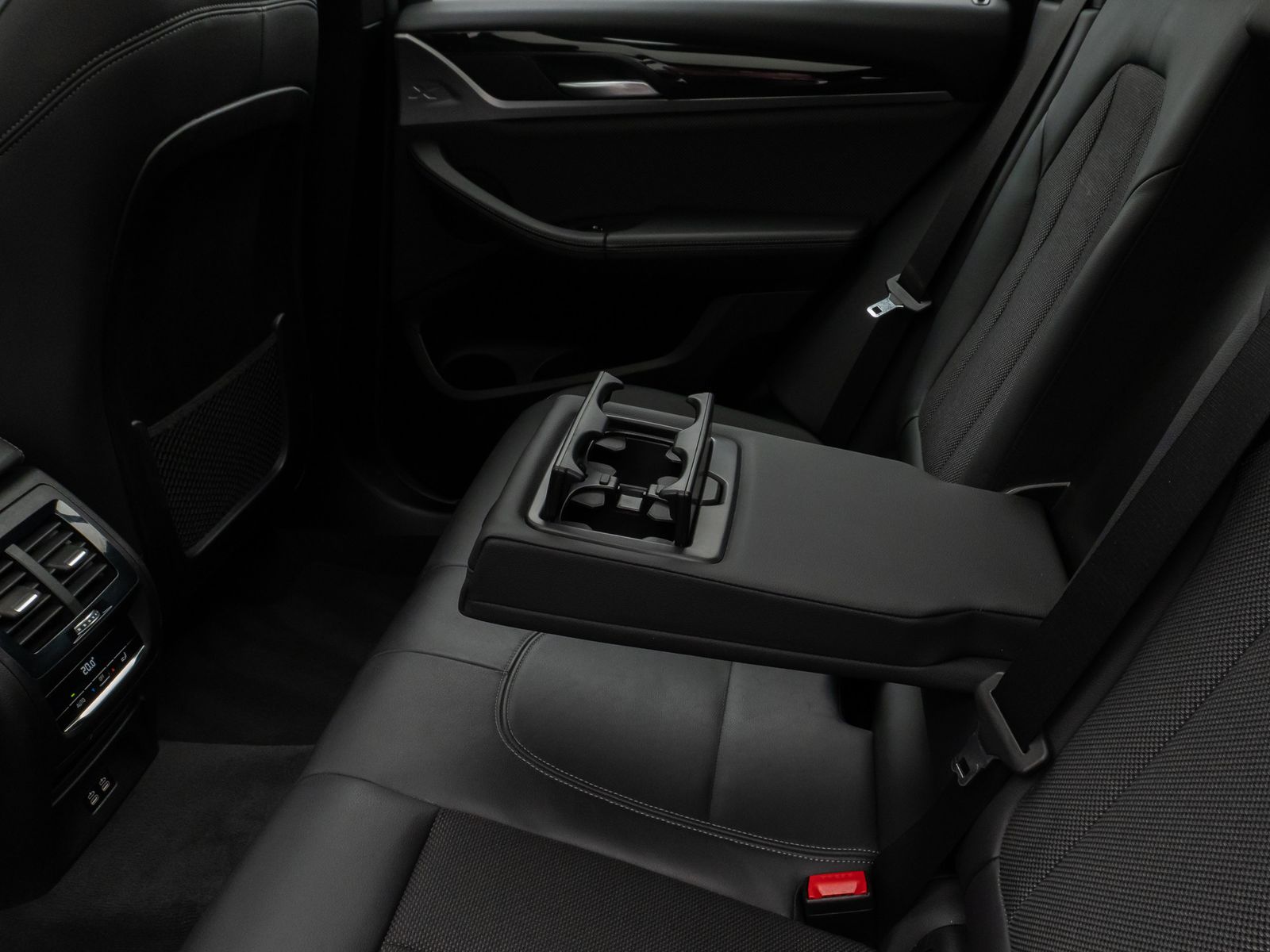 Fahrzeugabbildung BMW X3 xD30e Panorama DAB HiFi Leder M Sport 20Zoll