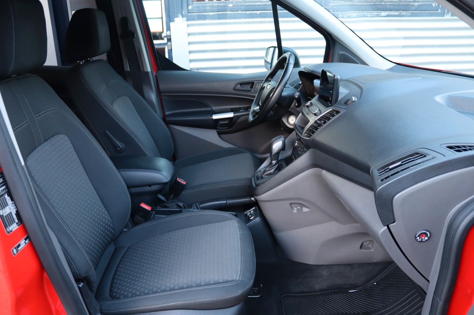 Fahrzeugabbildung Ford GRAND TOURNEO 1.5TDCI AUTOMATIK KLIMA NAVI 7SITZ