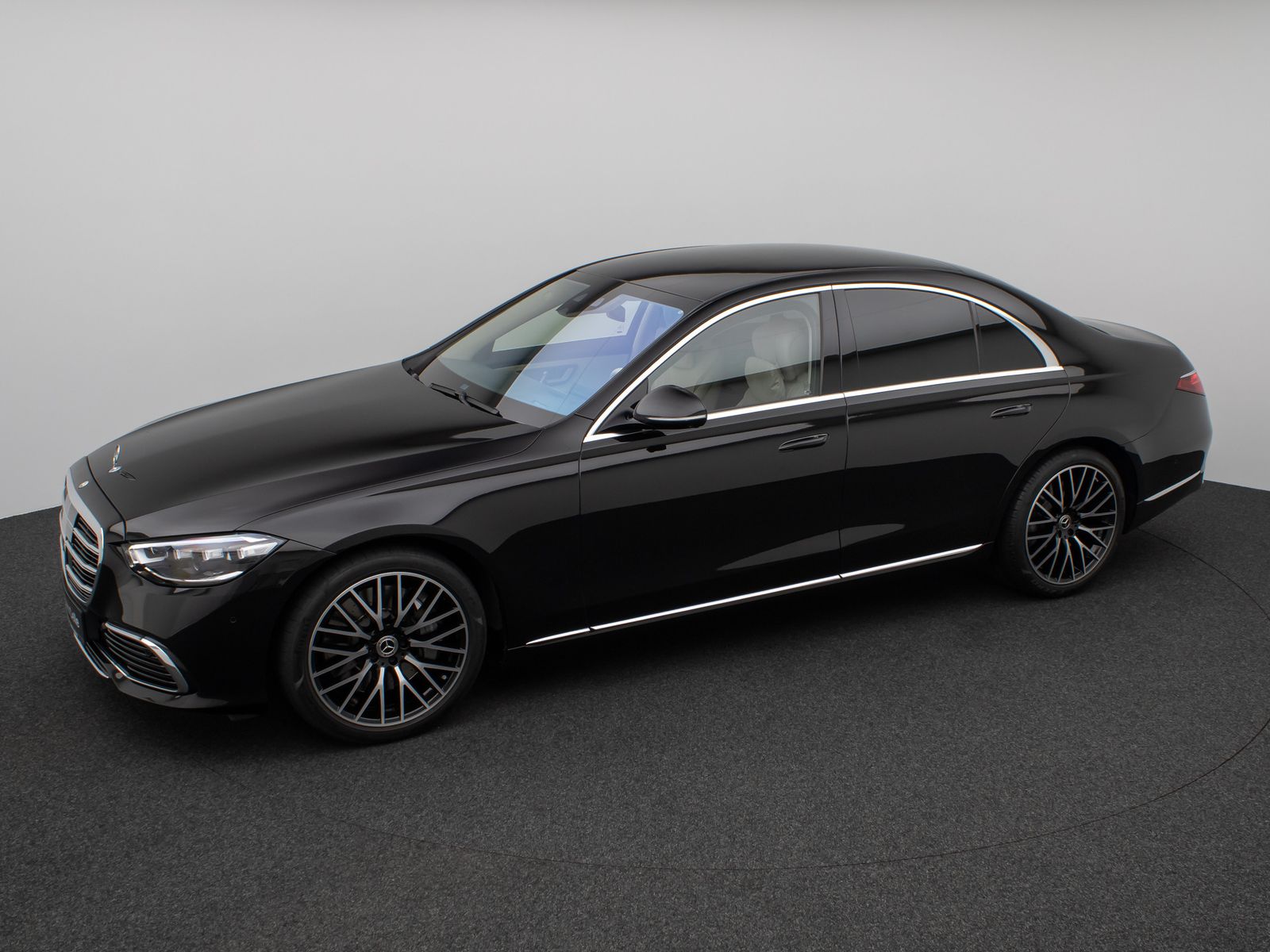 Fahrzeugabbildung Mercedes-Benz S 400d 4Matic HUD DAB 360° 9G-Tronic MBUX Ent.+