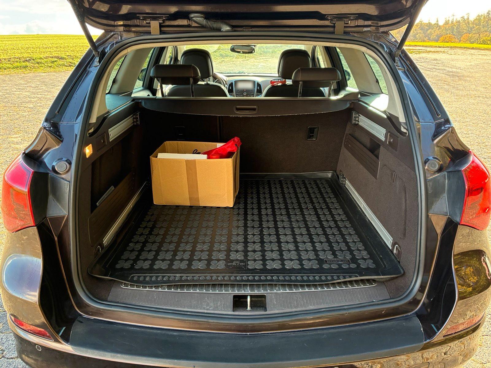 Opel Astra 2012 — photo 12