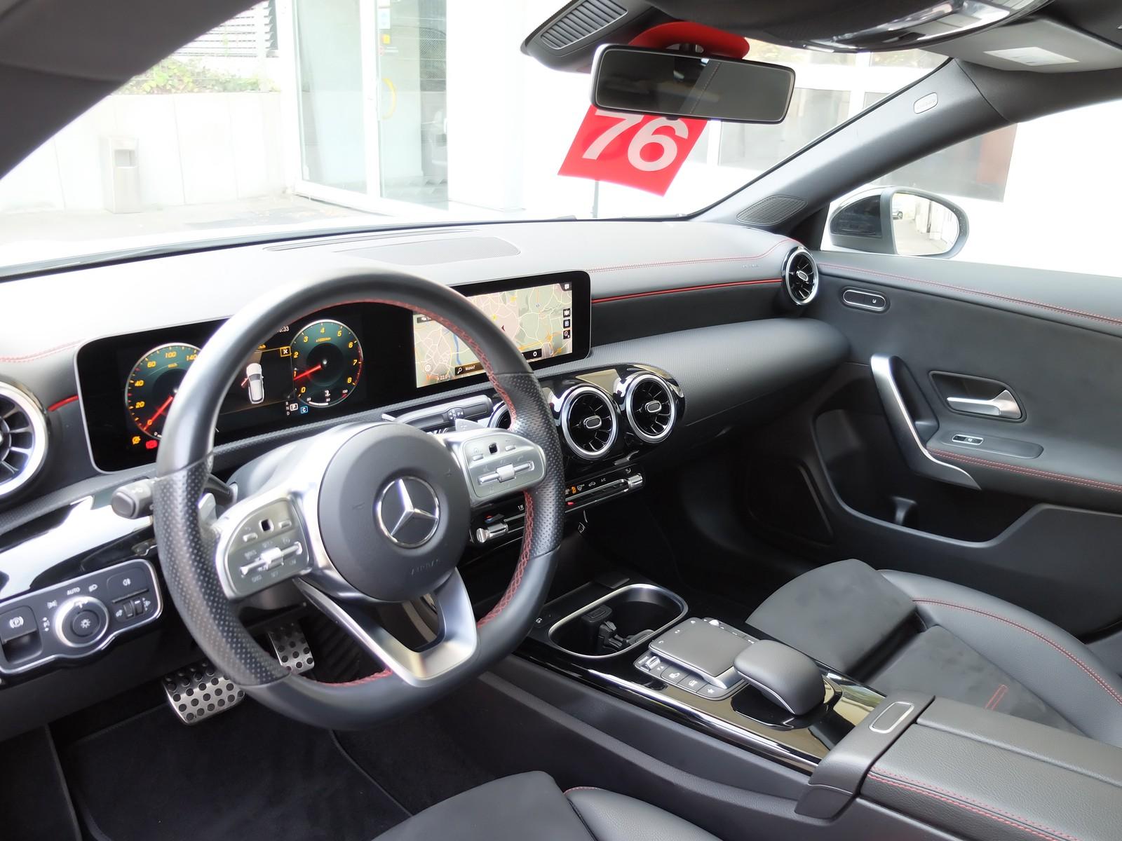 Mercedes-Benz CLA 180 AMG Line Automatik Panorama AHK