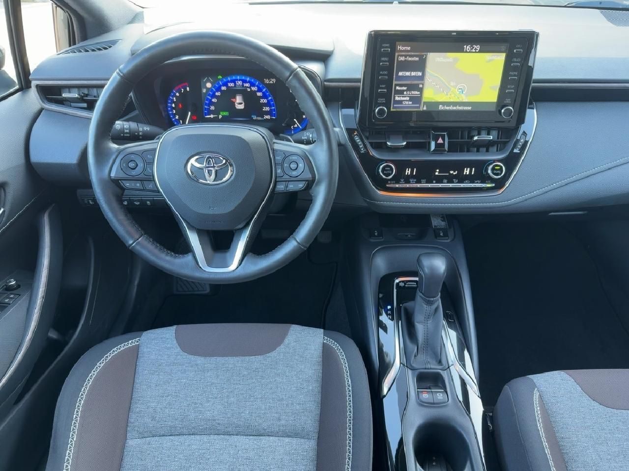 Fahrzeugabbildung Toyota Corolla Touring Sports 2,0 Hybrid Trek