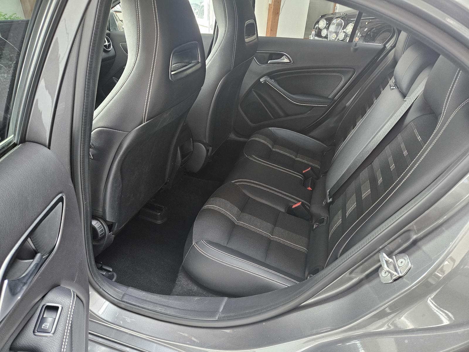 Mercedes-Benz A 250 Urban LED RFK Navi SHZ Teilleder PARK-ASS.