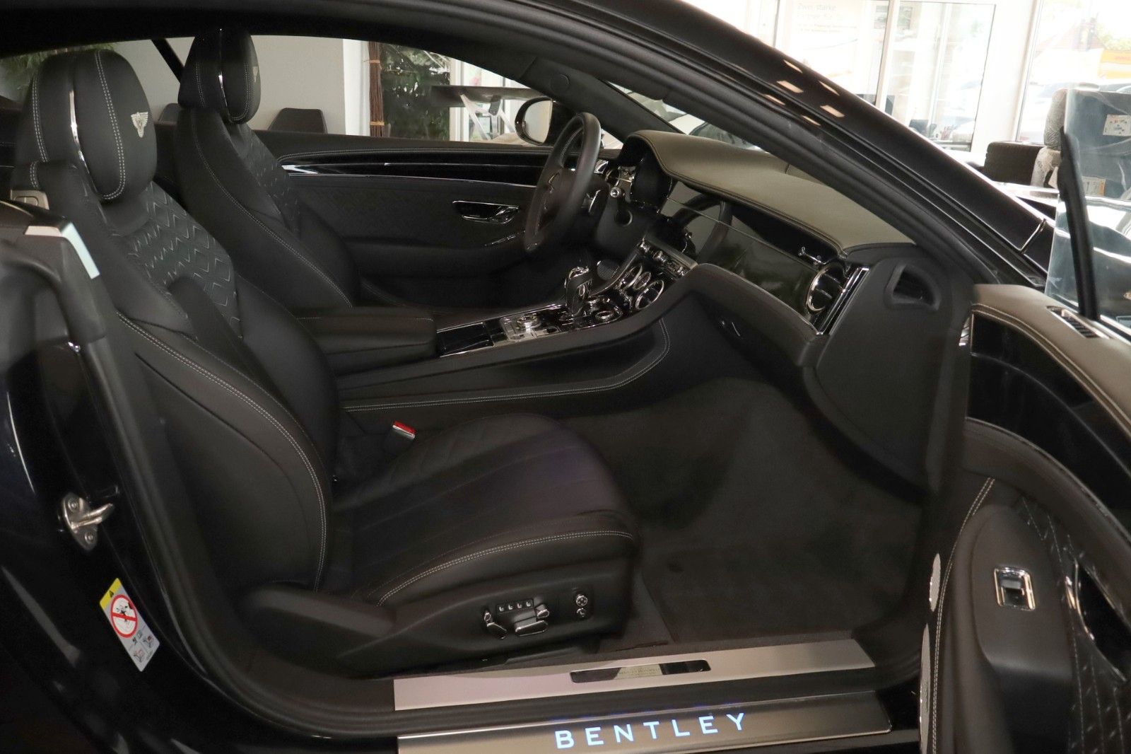 Fahrzeugabbildung Bentley Continental GT V8 Mulliner/NAIM/ACC/Blackline