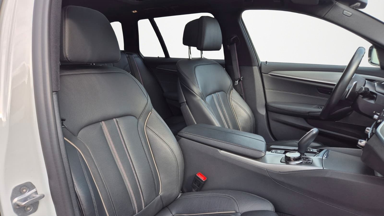 Fahrzeugabbildung BMW 530D XDRIVE M SPORT H&K MEMORY HUD KAM PANO AHK