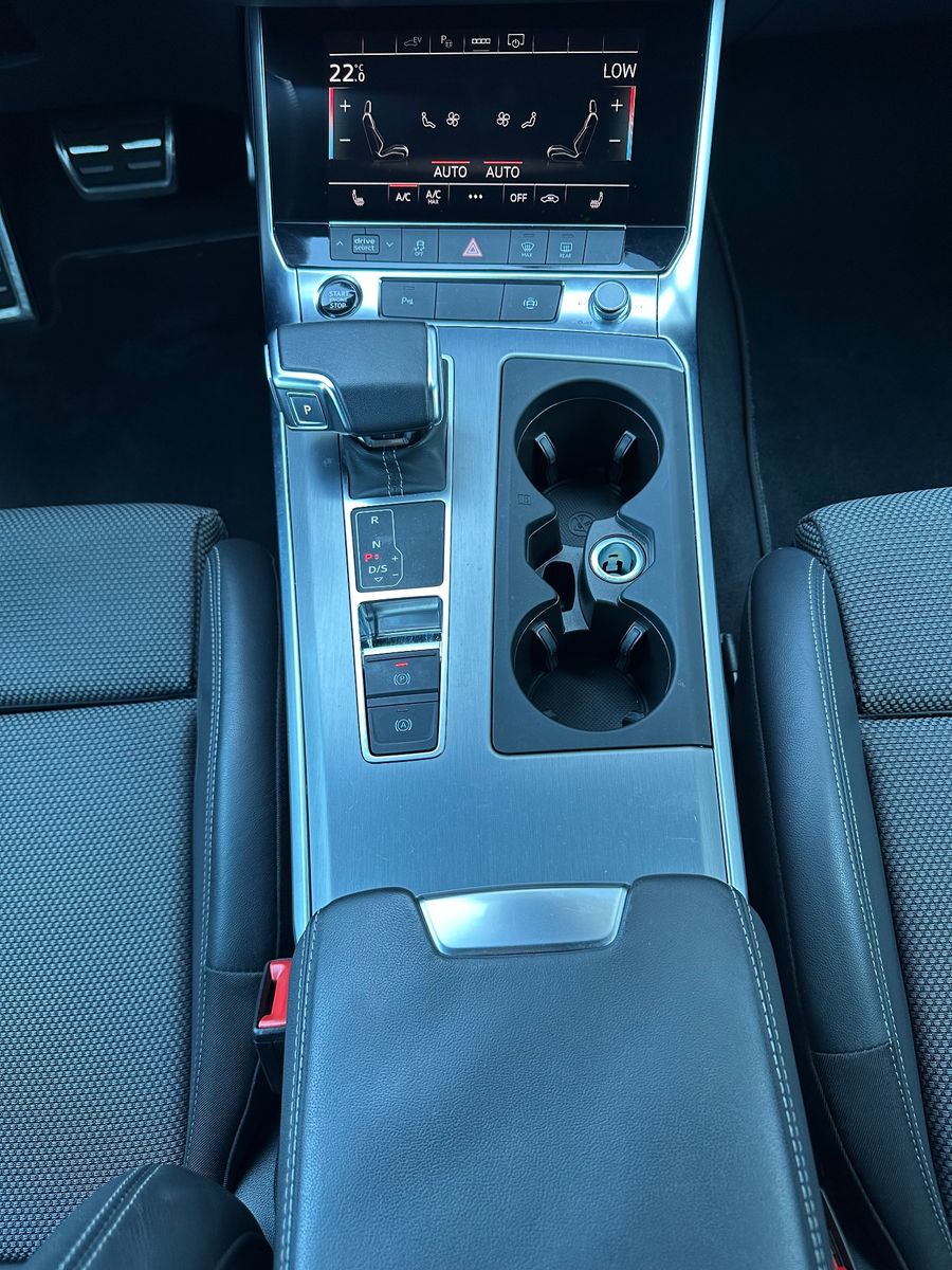 Fahrzeugabbildung Audi A6 Avant 50 TFSIe Qu S-Line Black NAV+LED+19ZOLL