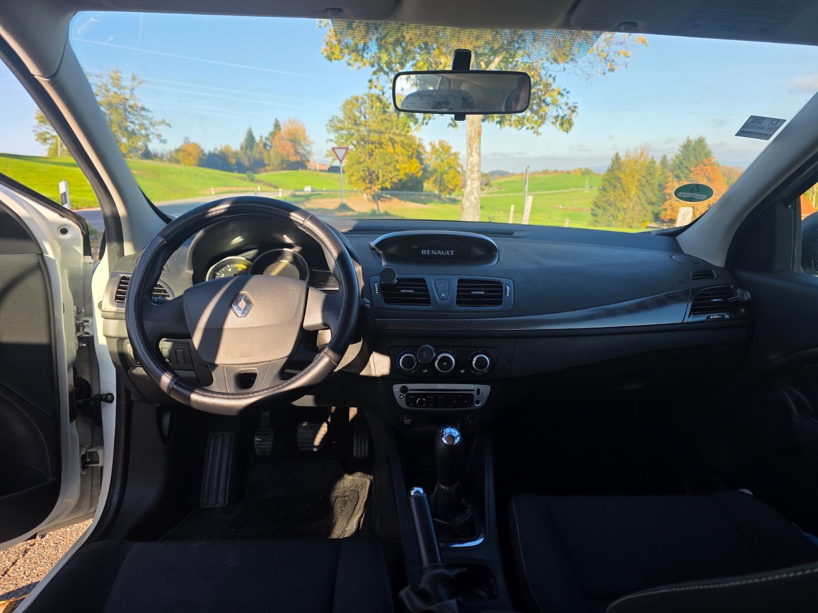 Renault Megane 2012 — photo 11