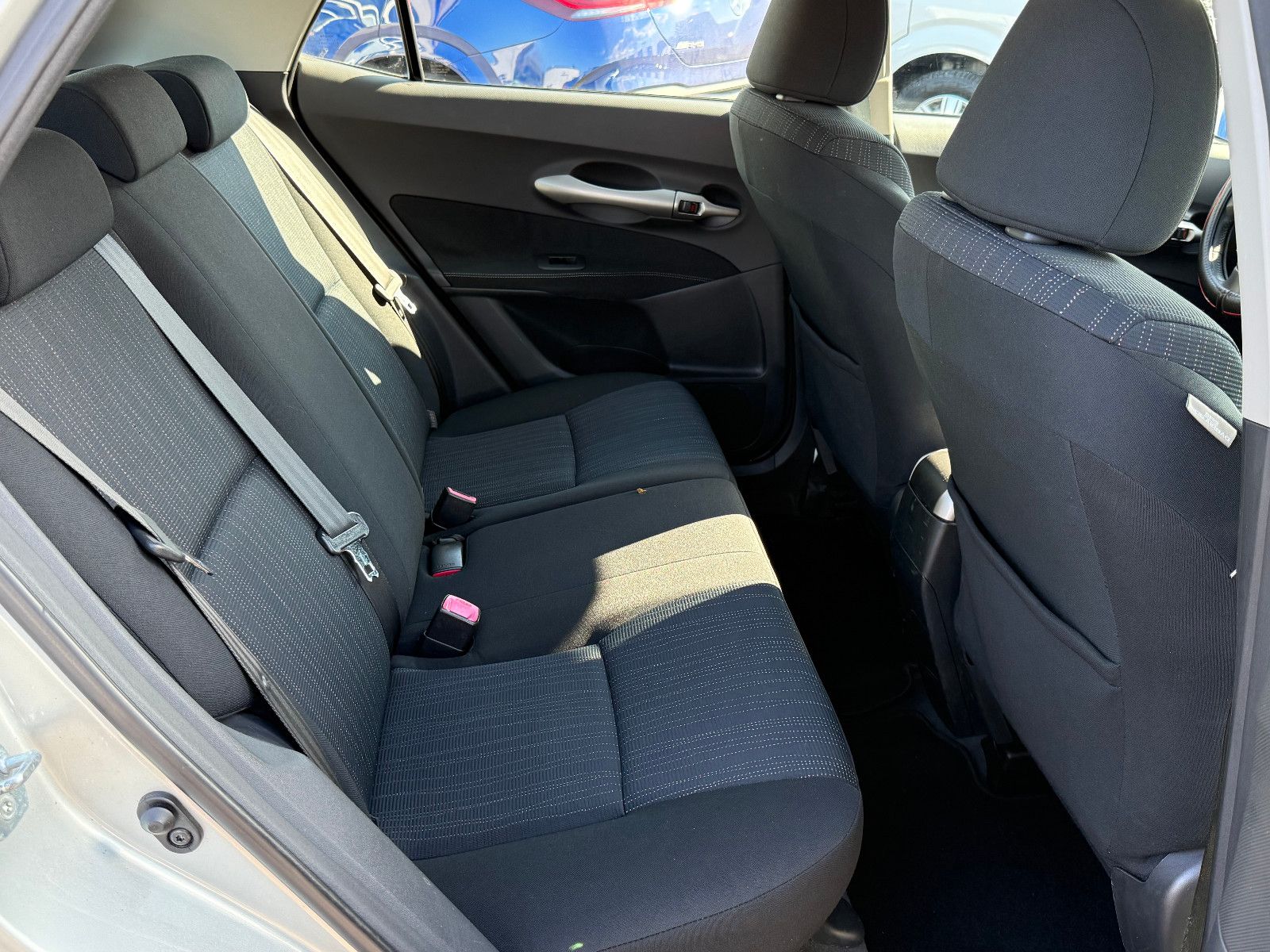 Fahrzeugabbildung Toyota Auris Life Klimaautomatik 2-Hand
