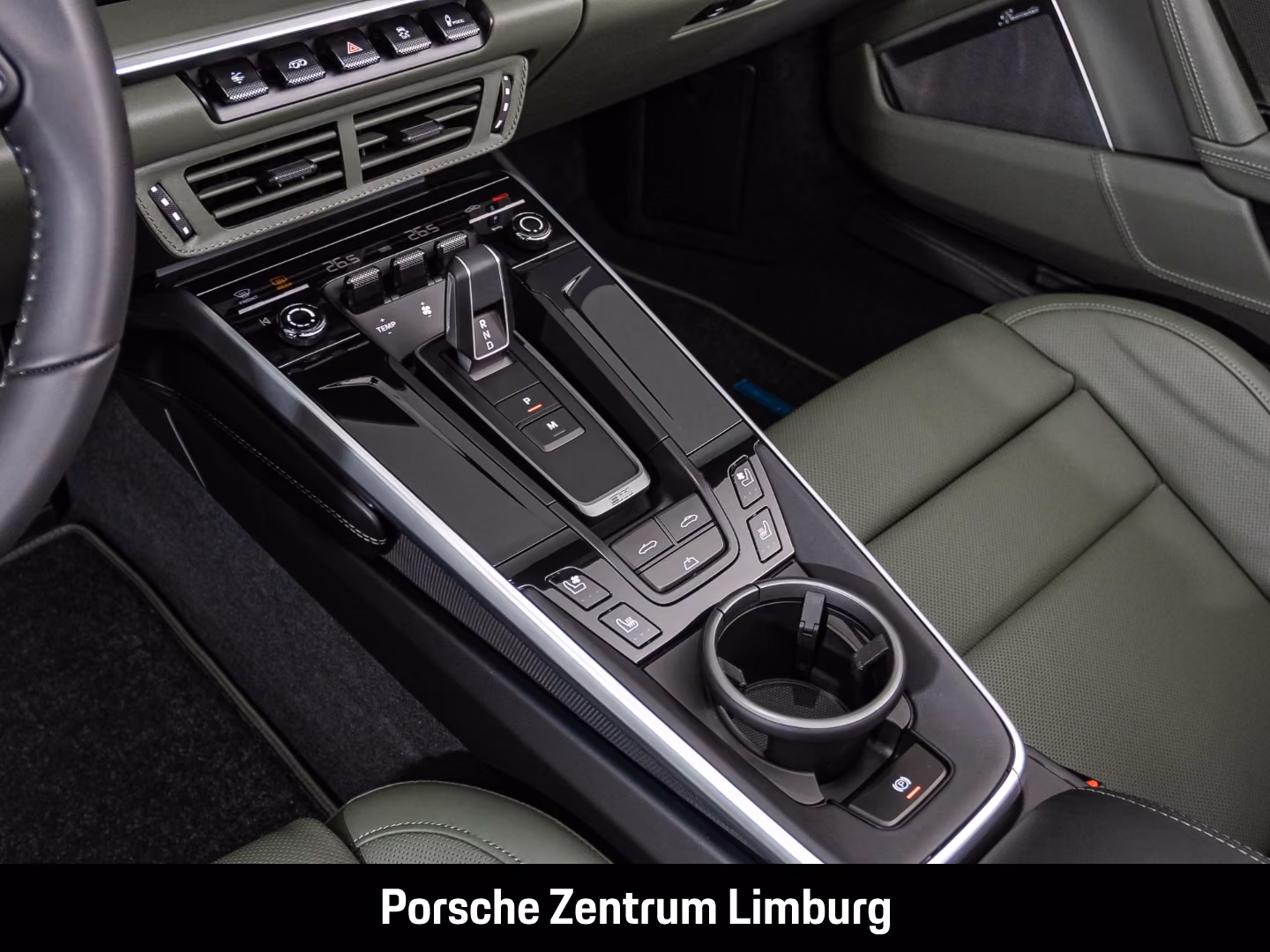 PORSCHE 992 911 CARRERA 4 GTS CABRIOLET