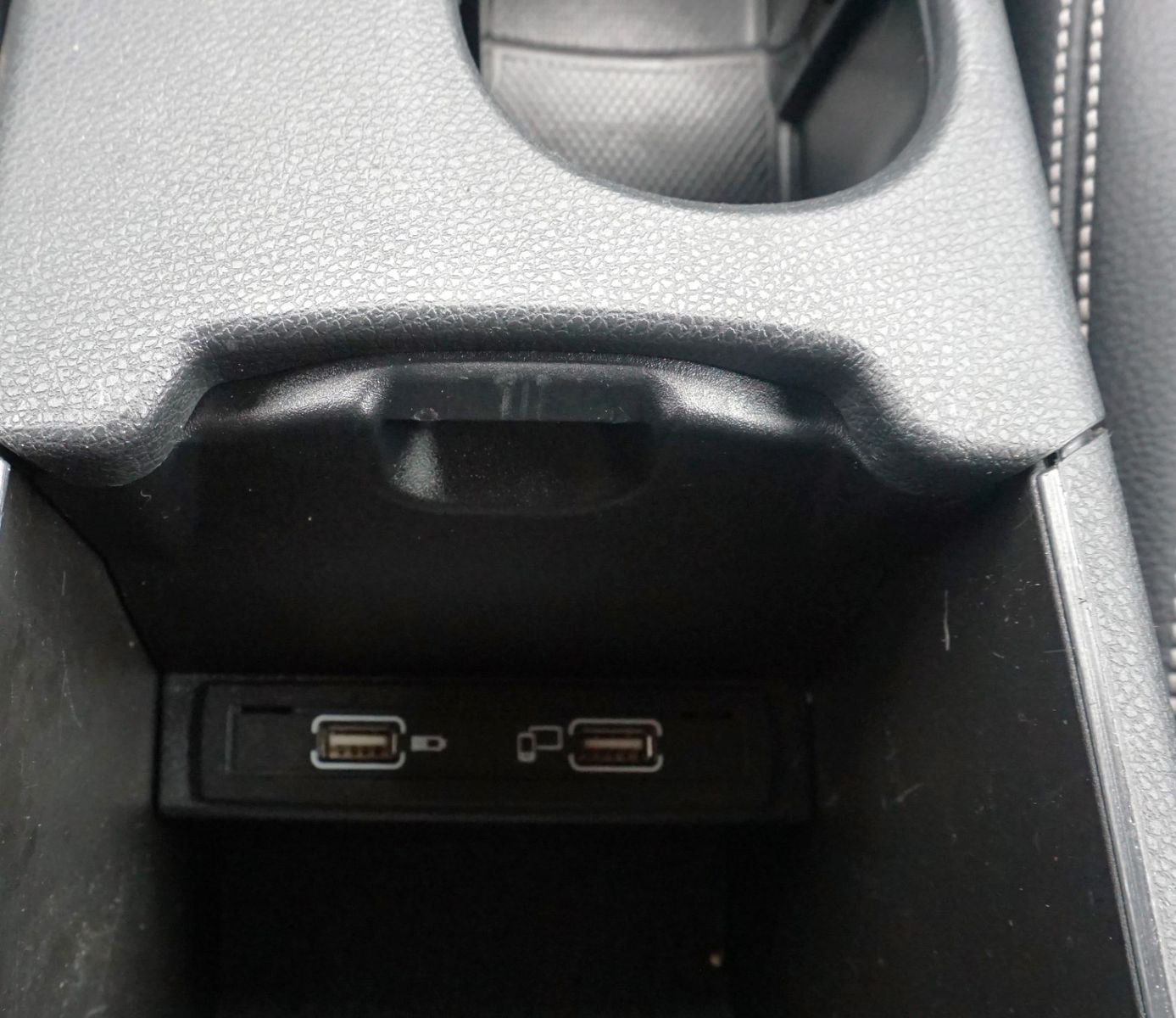 Fahrzeugabbildung Mercedes-Benz A 180d AMG Line T.Leder,LED, Navi,SH,PDC