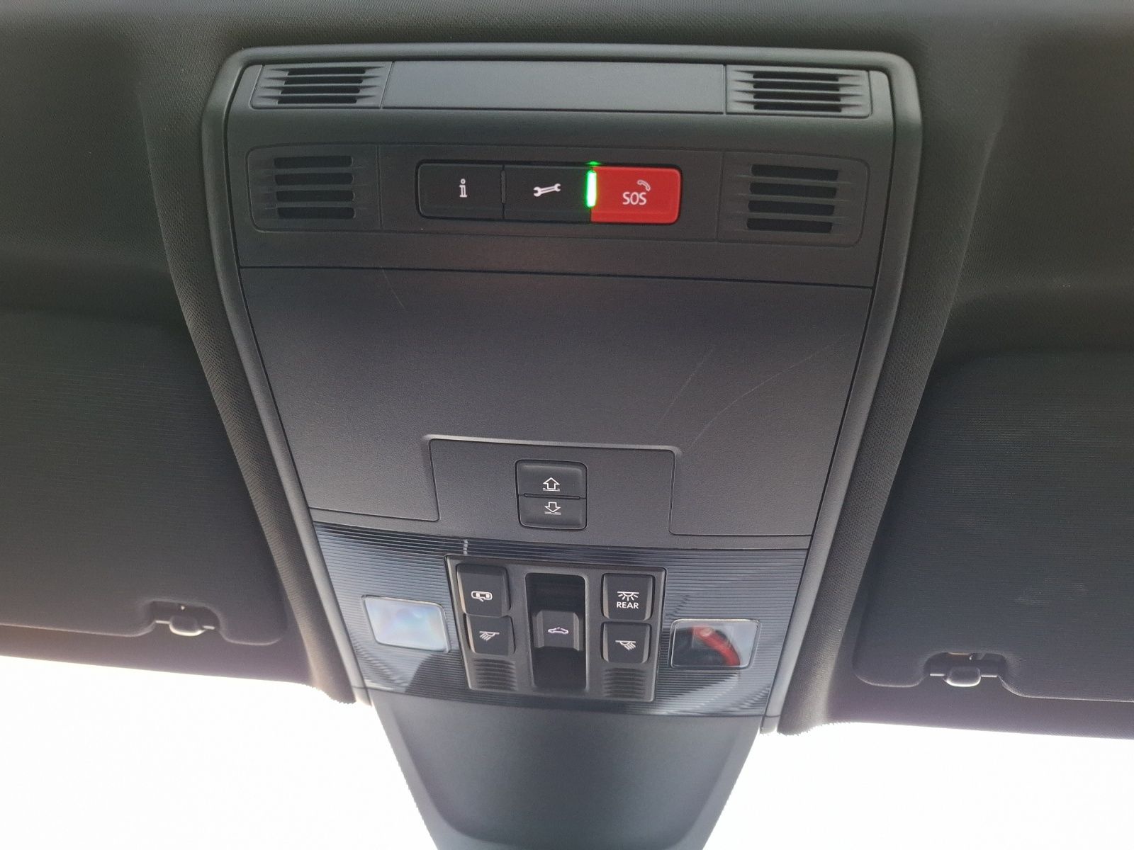 Fahrzeugabbildung Volkswagen Tiguan eHybrid R-Line DSG Matrix AHK Navi Pano A