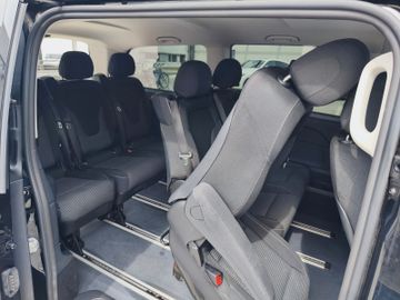 Mercedes V 220 - 12