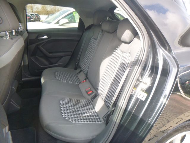 Fahrzeugabbildung Audi A1 Sportback 25 TFSI > S line <