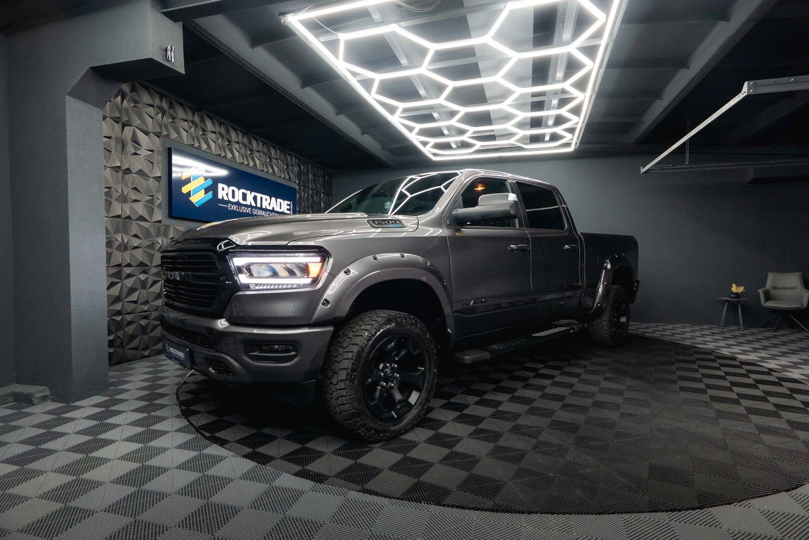 Fahrzeugabbildung Dodge RAM 5.7 V8 HEMI 4x4 OFFROAD LONGBED AXLE LOCK