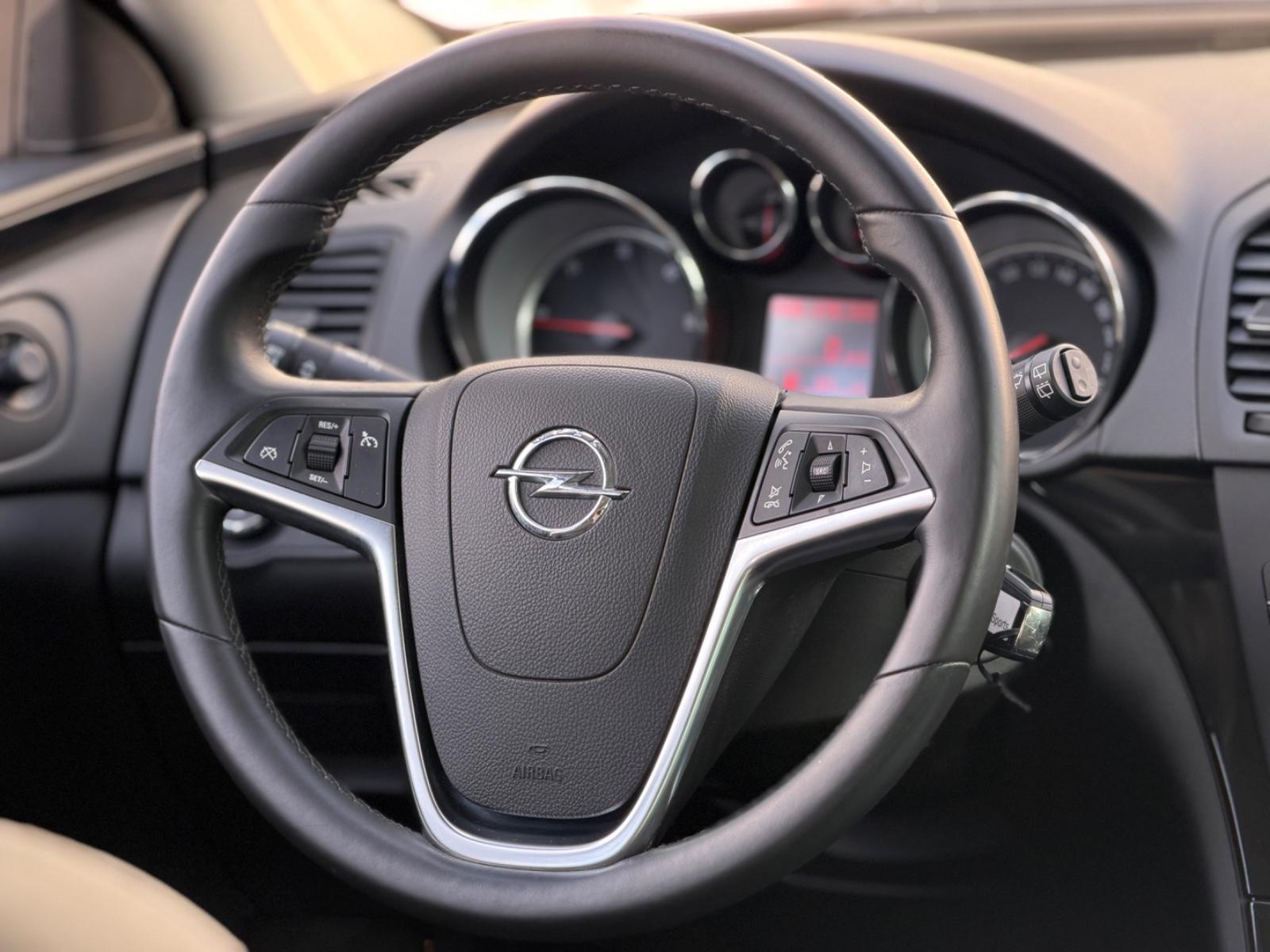 Opel Insignia Sports Tourer 2.0 CDTI 160 ch - Cuir - GPS - Xenon - Attelage