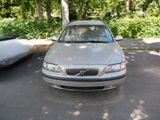 Volvo V70 2.5T - knapp 250.000 km gelaufen - Volvo V70 mit Benzin-Antrieb: Kombi, 5t