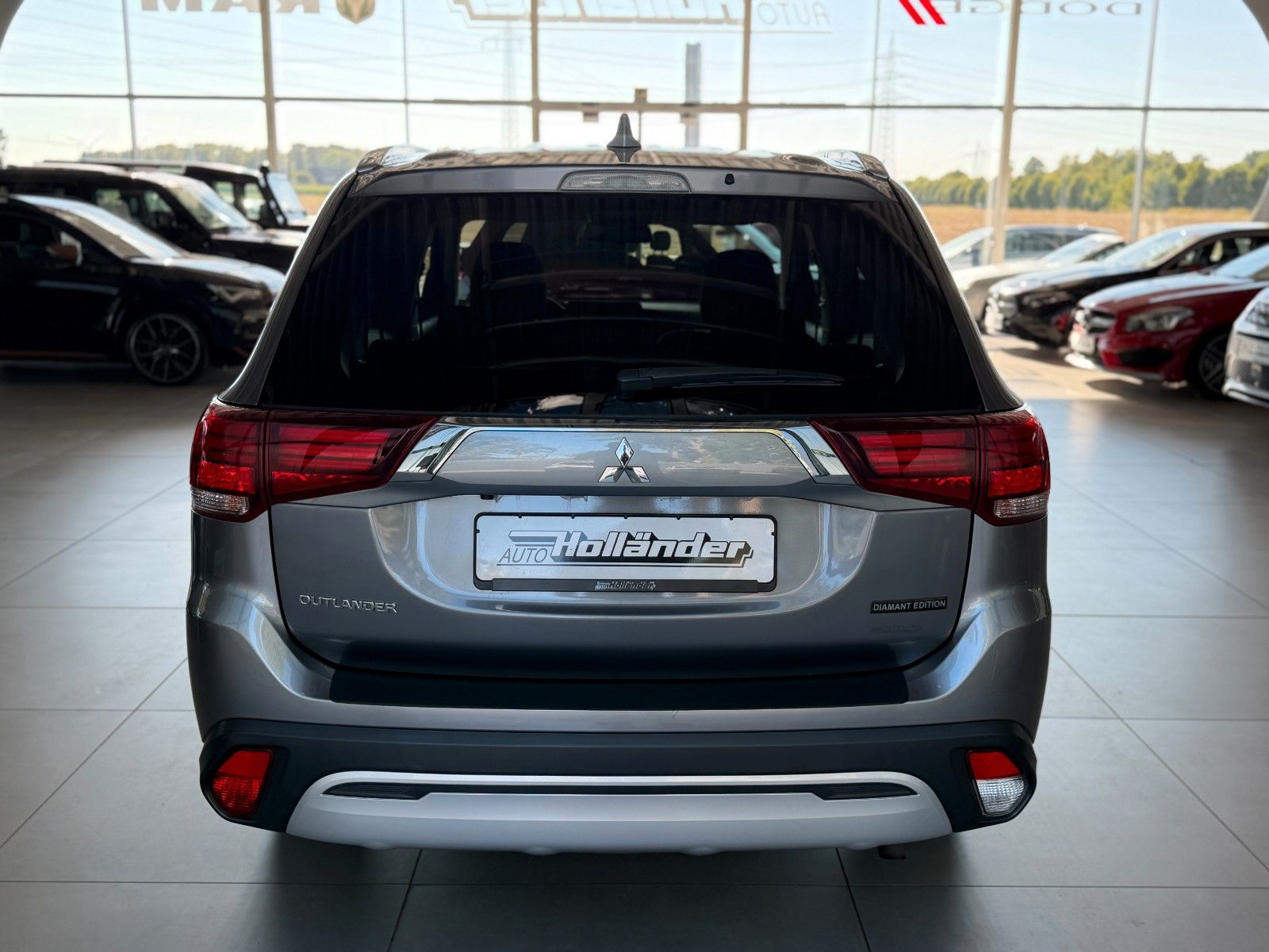 Fahrzeugabbildung Mitsubishi Outlander 2.0 Diamant Edition 2WD "AHK"