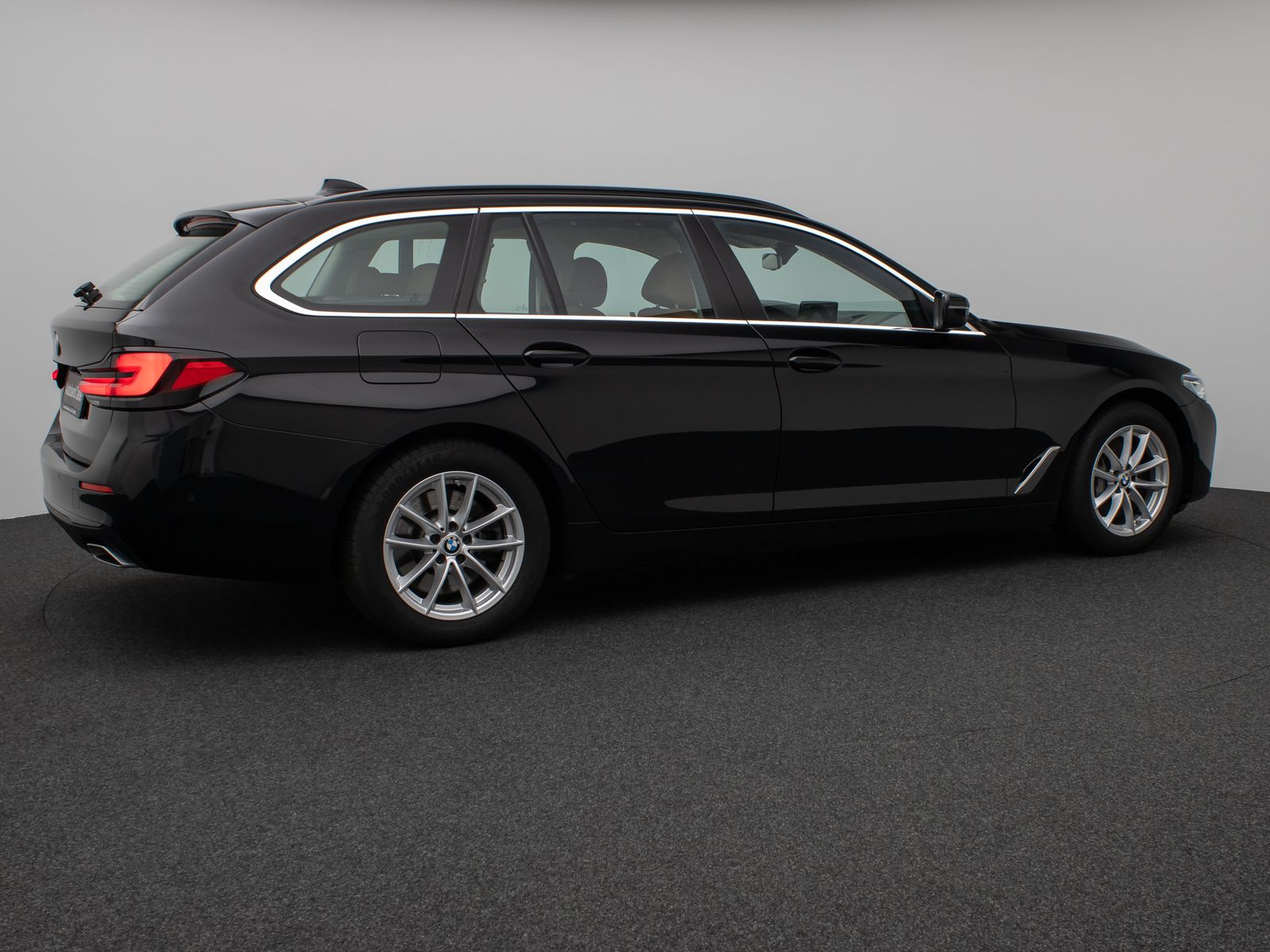 Fahrzeugabbildung BMW 540i xD Laser HUD DAB HiFi AHK Komfort Alarm
