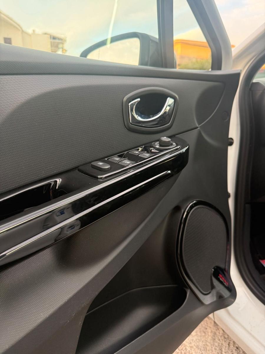 Renault Clio 2015 — photo 10
