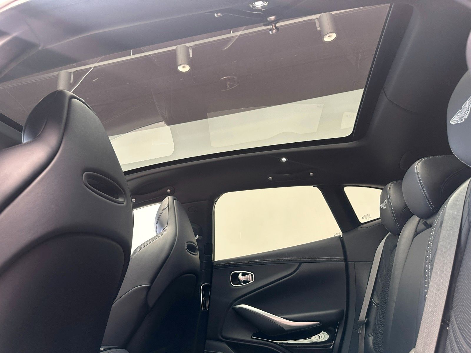 Aston Martin DBX707-Aluminite Silver-Standheizung-Leder foto 20